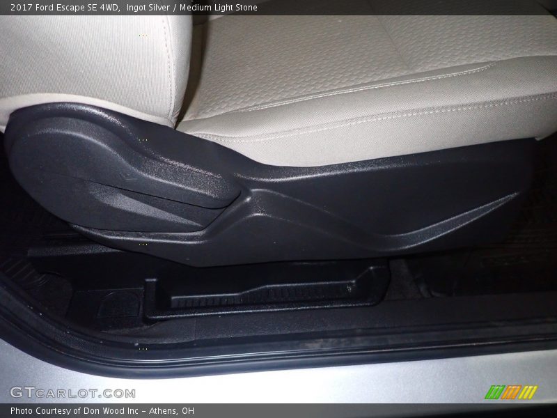 Ingot Silver / Medium Light Stone 2017 Ford Escape SE 4WD