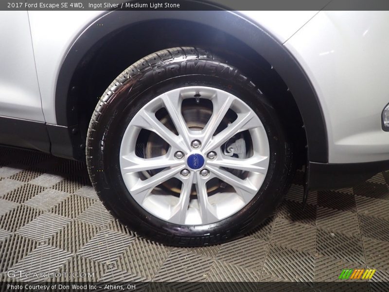 Ingot Silver / Medium Light Stone 2017 Ford Escape SE 4WD