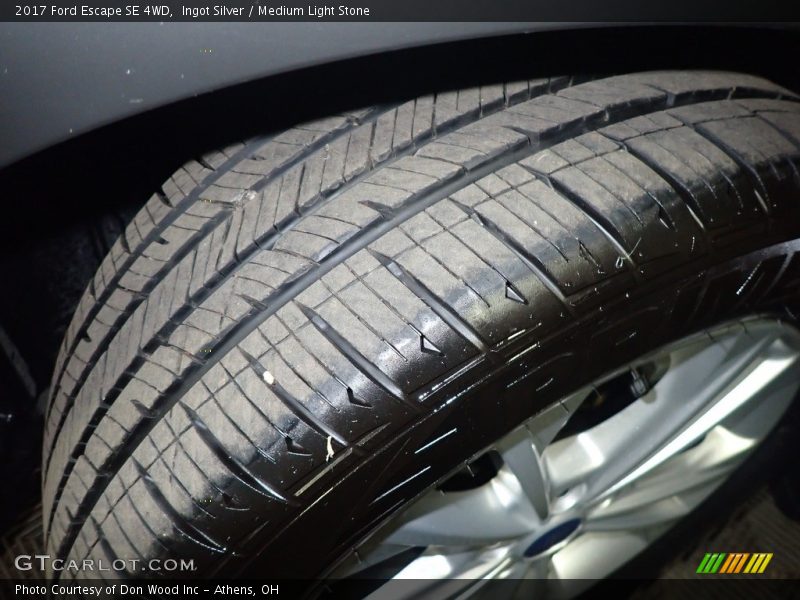 Ingot Silver / Medium Light Stone 2017 Ford Escape SE 4WD