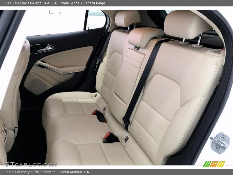 Polar White / Sahara Beige 2018 Mercedes-Benz GLA 250