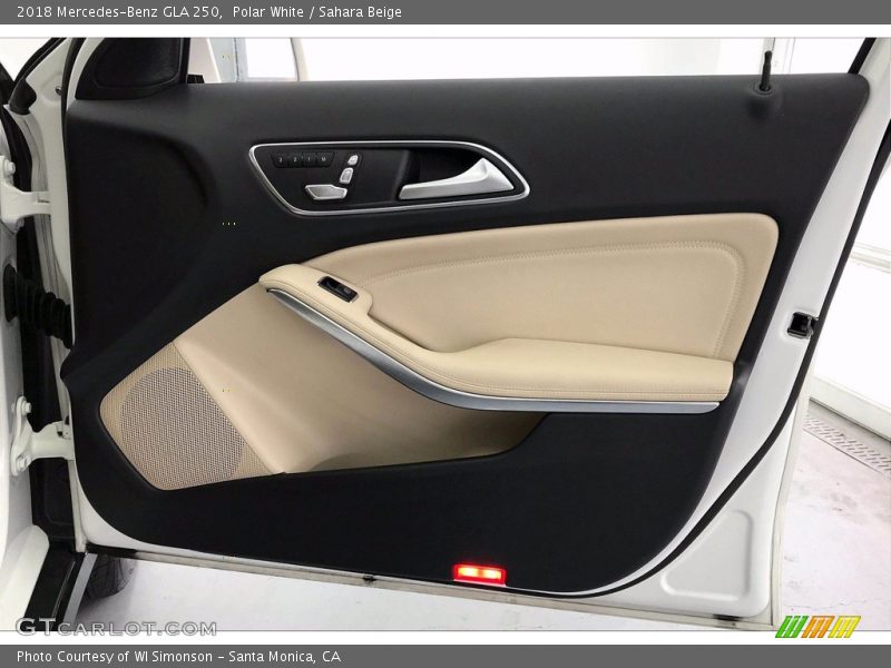 Polar White / Sahara Beige 2018 Mercedes-Benz GLA 250