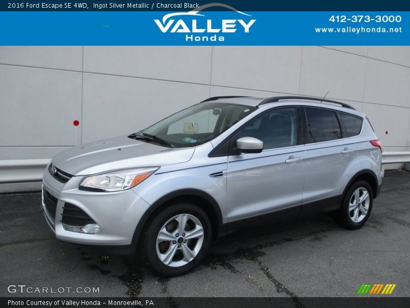 Ingot Silver Metallic / Charcoal Black 2016 Ford Escape SE 4WD