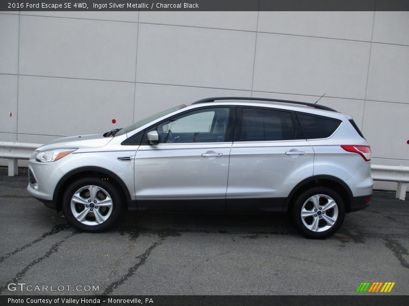 Ingot Silver Metallic / Charcoal Black 2016 Ford Escape SE 4WD