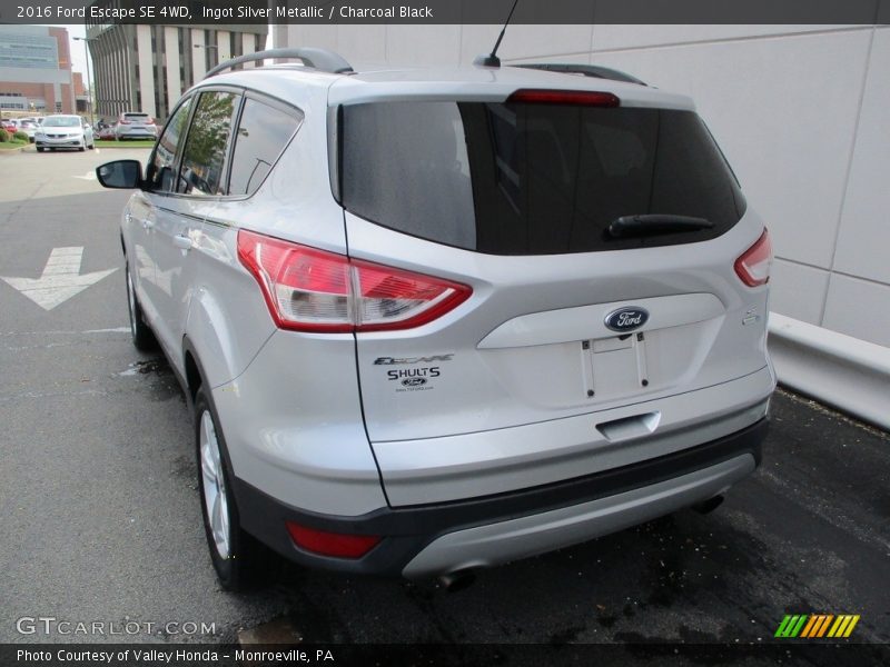 Ingot Silver Metallic / Charcoal Black 2016 Ford Escape SE 4WD