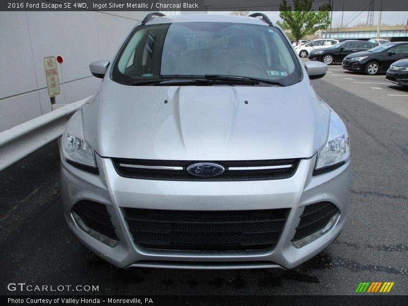 Ingot Silver Metallic / Charcoal Black 2016 Ford Escape SE 4WD