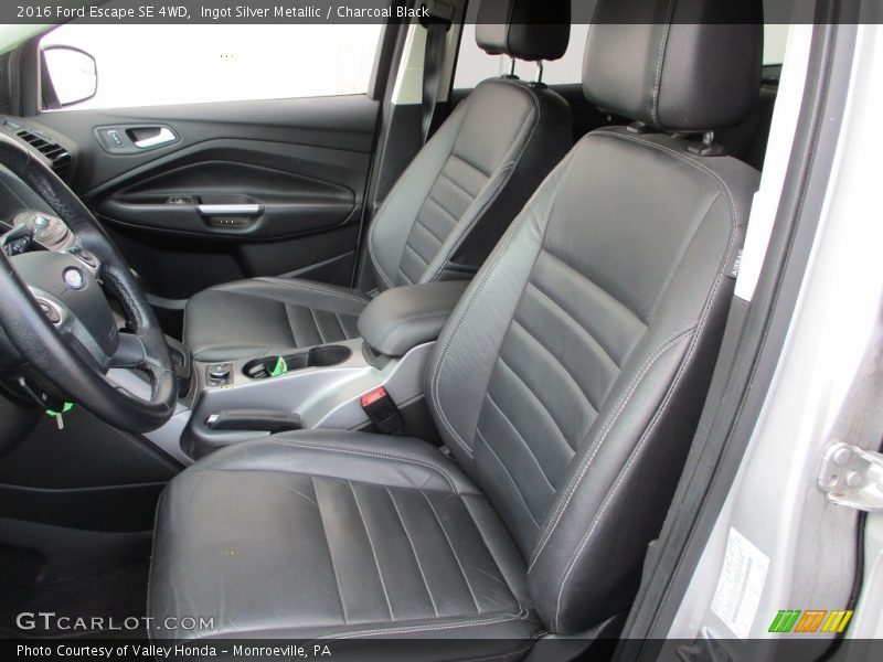 Ingot Silver Metallic / Charcoal Black 2016 Ford Escape SE 4WD