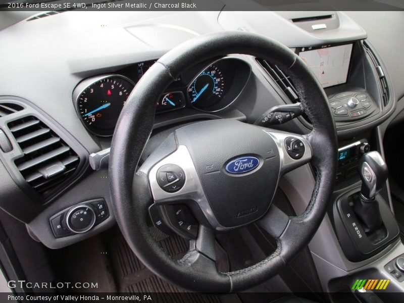 Ingot Silver Metallic / Charcoal Black 2016 Ford Escape SE 4WD