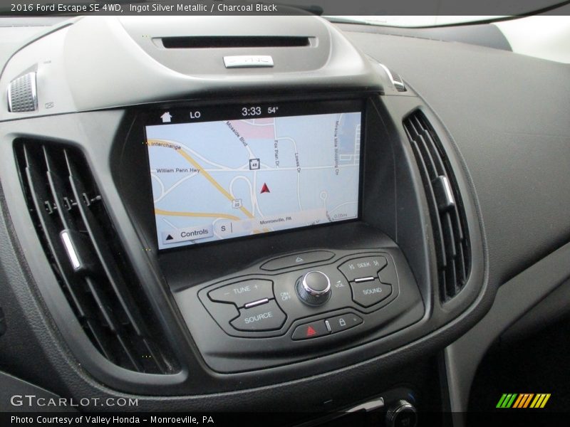 Ingot Silver Metallic / Charcoal Black 2016 Ford Escape SE 4WD
