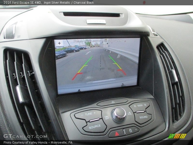 Ingot Silver Metallic / Charcoal Black 2016 Ford Escape SE 4WD