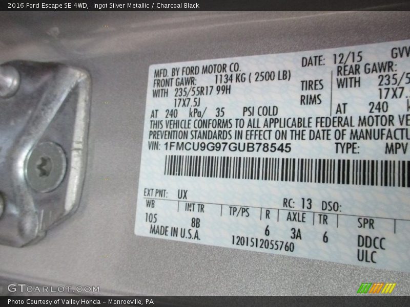 Ingot Silver Metallic / Charcoal Black 2016 Ford Escape SE 4WD