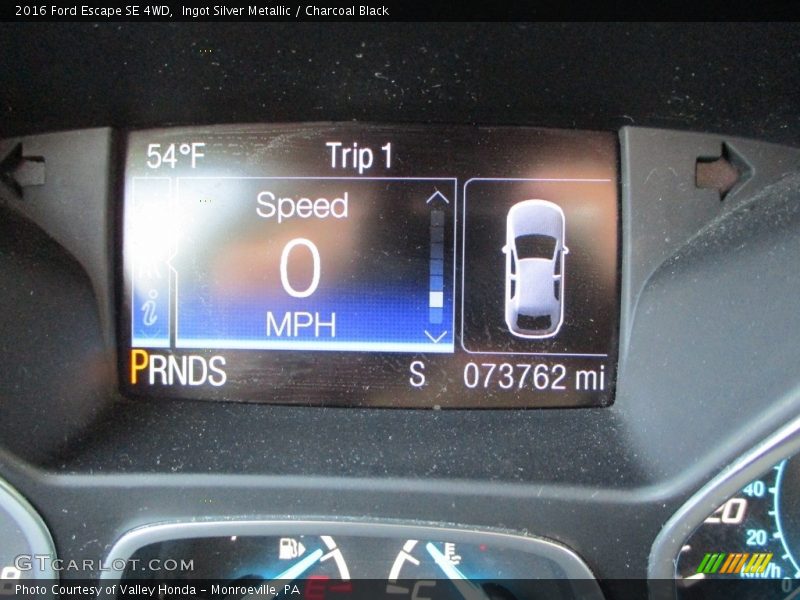 Ingot Silver Metallic / Charcoal Black 2016 Ford Escape SE 4WD