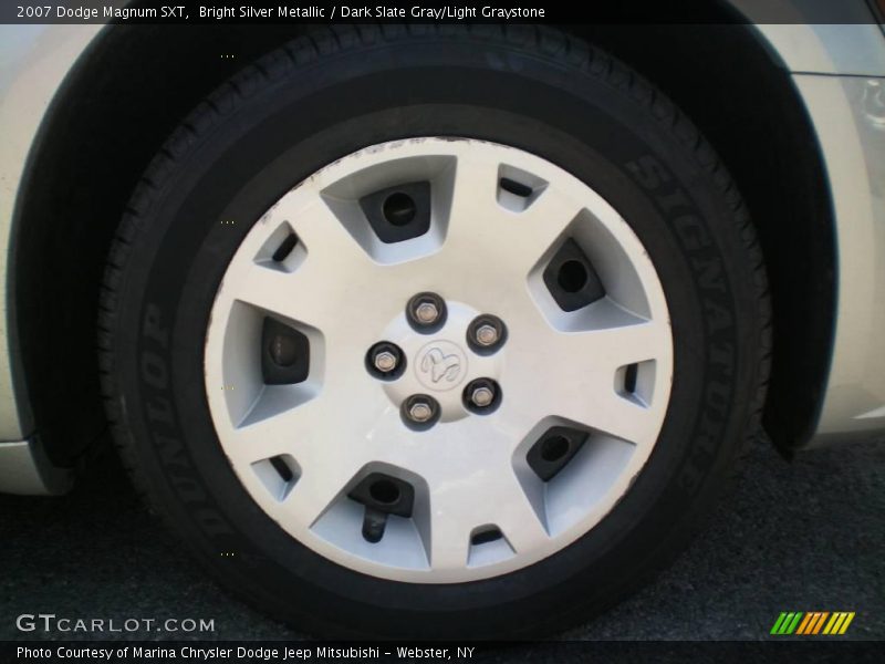 Bright Silver Metallic / Dark Slate Gray/Light Graystone 2007 Dodge Magnum SXT
