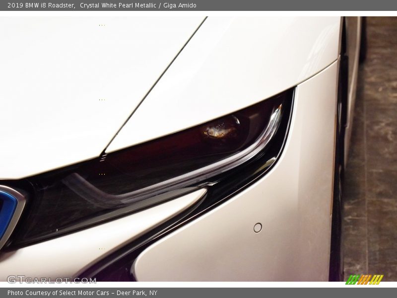 Crystal White Pearl Metallic / Giga Amido 2019 BMW i8 Roadster