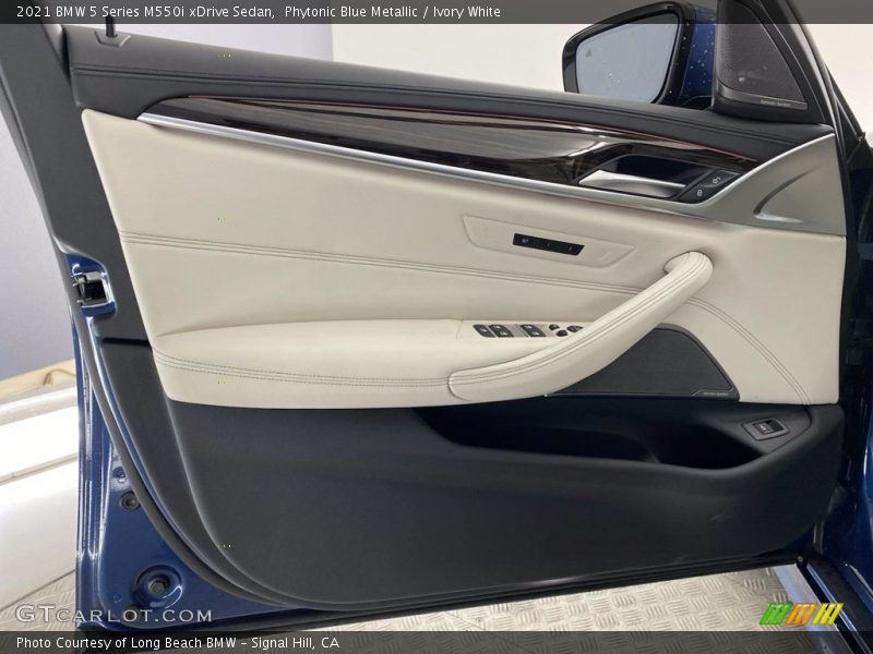 Door Panel of 2021 5 Series M550i xDrive Sedan