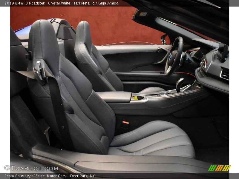 Crystal White Pearl Metallic / Giga Amido 2019 BMW i8 Roadster