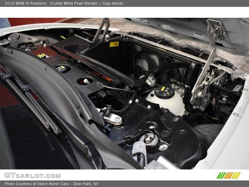 Crystal White Pearl Metallic / Giga Amido 2019 BMW i8 Roadster