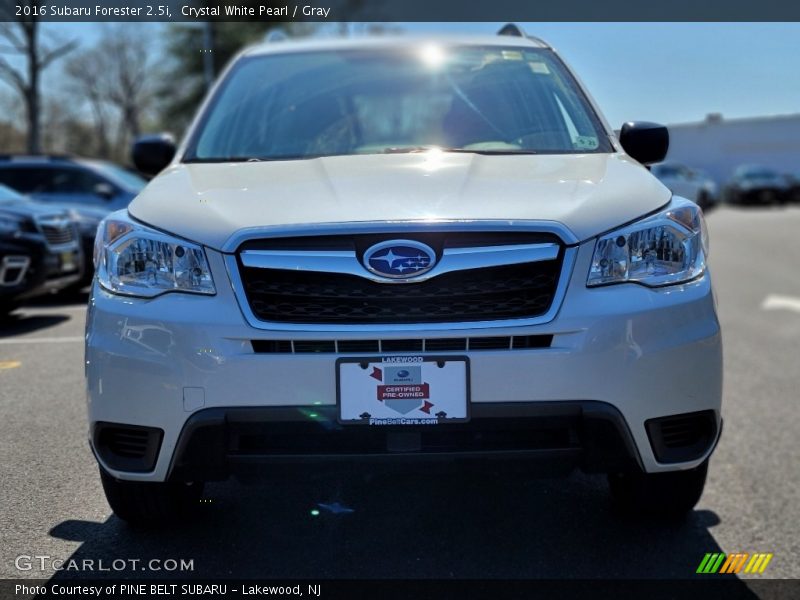 Crystal White Pearl / Gray 2016 Subaru Forester 2.5i