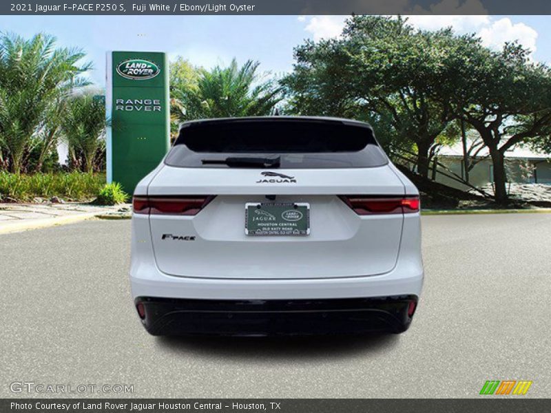 Fuji White / Ebony/Light Oyster 2021 Jaguar F-PACE P250 S