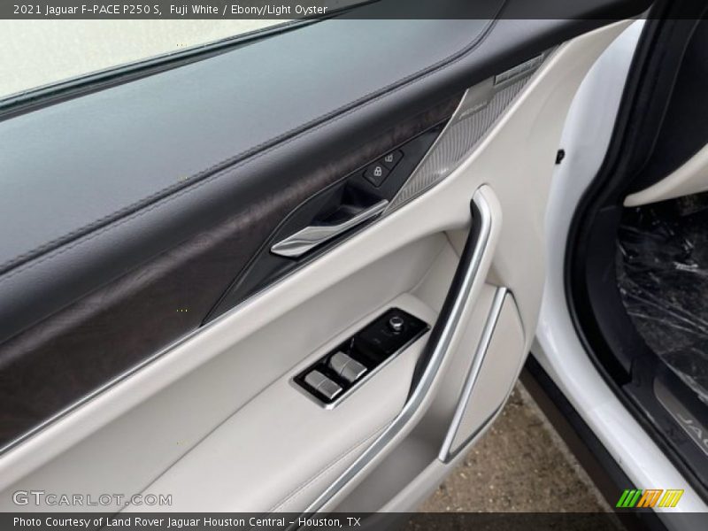 Fuji White / Ebony/Light Oyster 2021 Jaguar F-PACE P250 S
