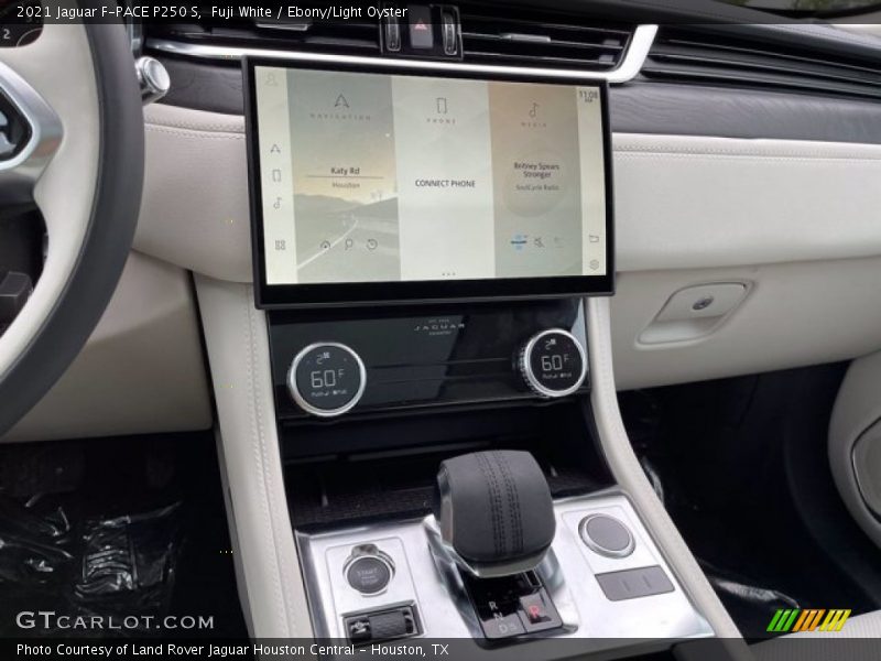 Fuji White / Ebony/Light Oyster 2021 Jaguar F-PACE P250 S