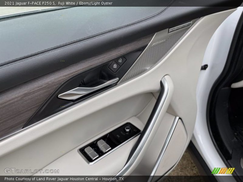 Fuji White / Ebony/Light Oyster 2021 Jaguar F-PACE P250 S
