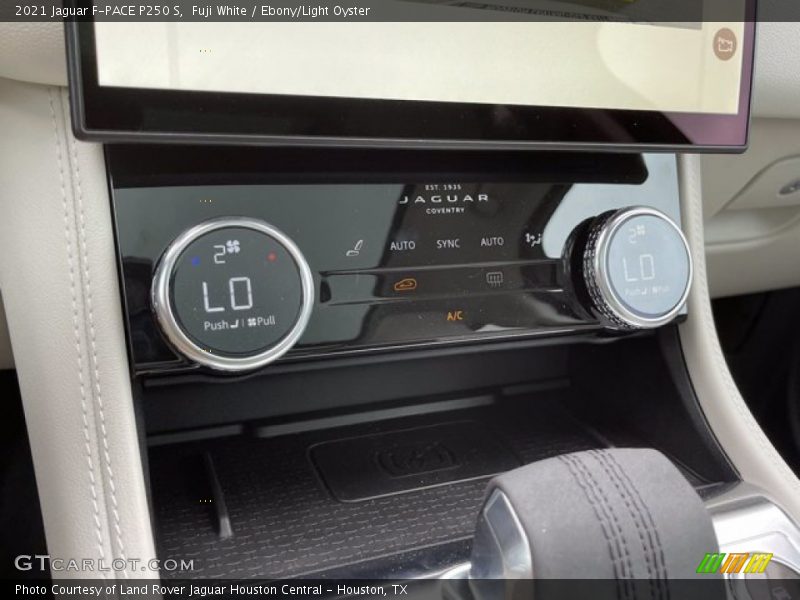 Fuji White / Ebony/Light Oyster 2021 Jaguar F-PACE P250 S
