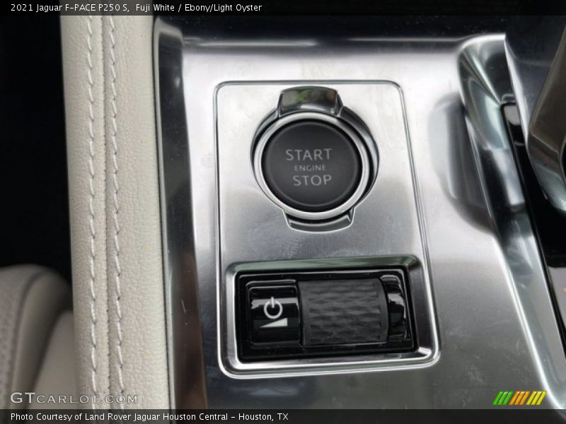 Fuji White / Ebony/Light Oyster 2021 Jaguar F-PACE P250 S
