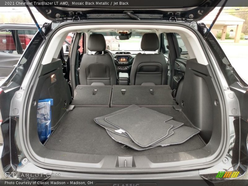  2021 TrailBlazer LT AWD Trunk