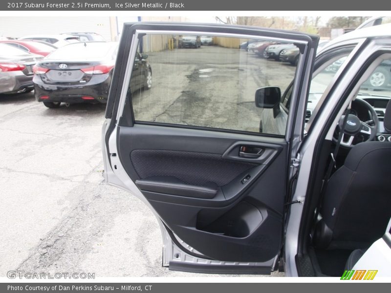 Ice Silver Metallic / Black 2017 Subaru Forester 2.5i Premium