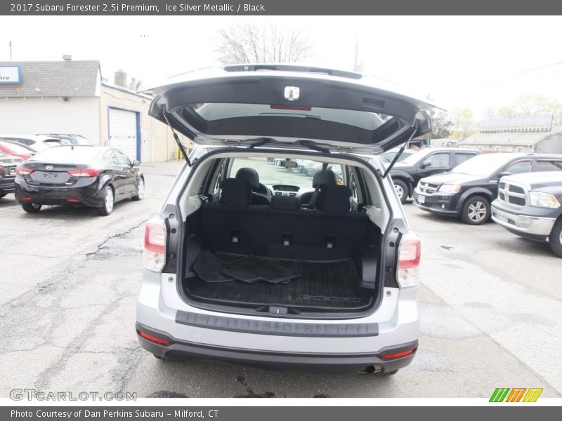 Ice Silver Metallic / Black 2017 Subaru Forester 2.5i Premium