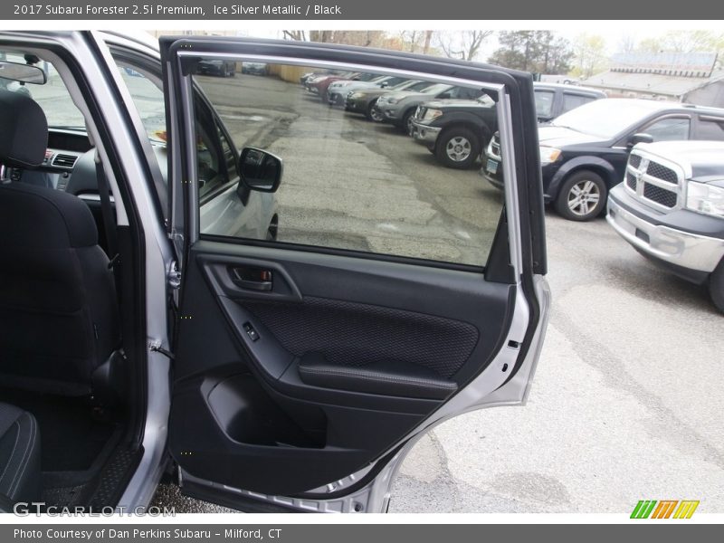 Ice Silver Metallic / Black 2017 Subaru Forester 2.5i Premium