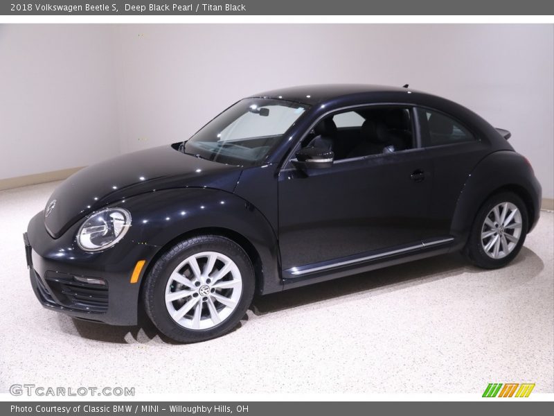 Deep Black Pearl / Titan Black 2018 Volkswagen Beetle S