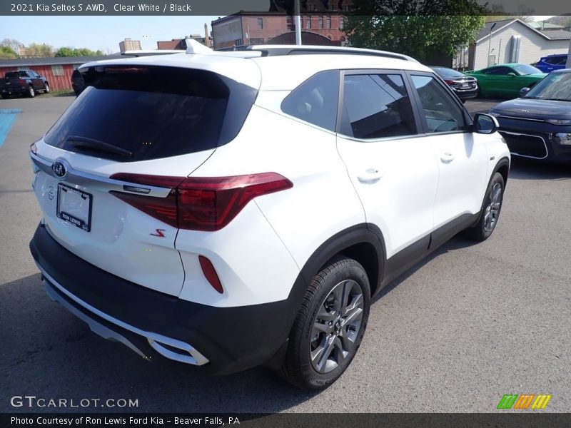 Clear White / Black 2021 Kia Seltos S AWD