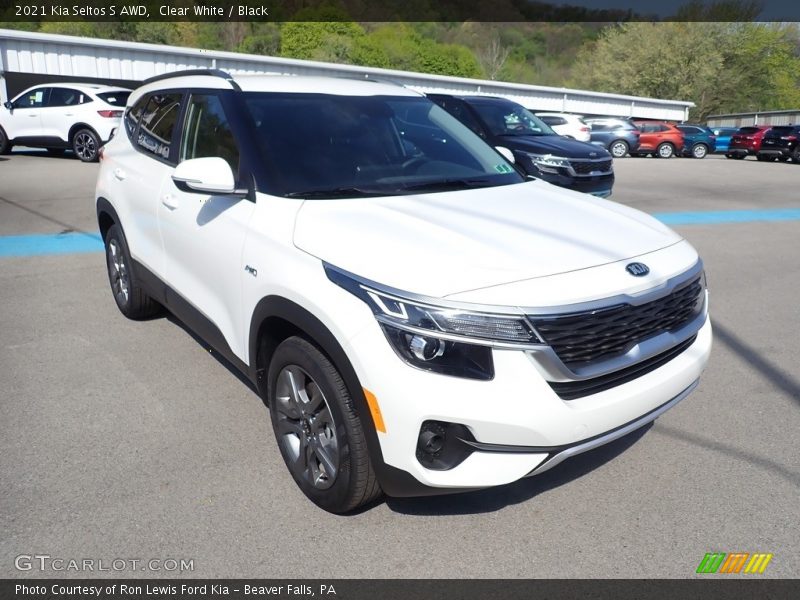 Clear White / Black 2021 Kia Seltos S AWD