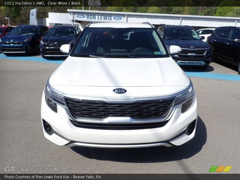 Clear White / Black 2021 Kia Seltos S AWD