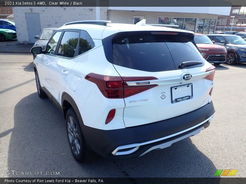 Clear White / Black 2021 Kia Seltos S AWD