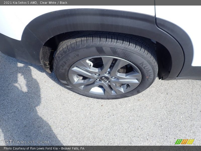 Clear White / Black 2021 Kia Seltos S AWD