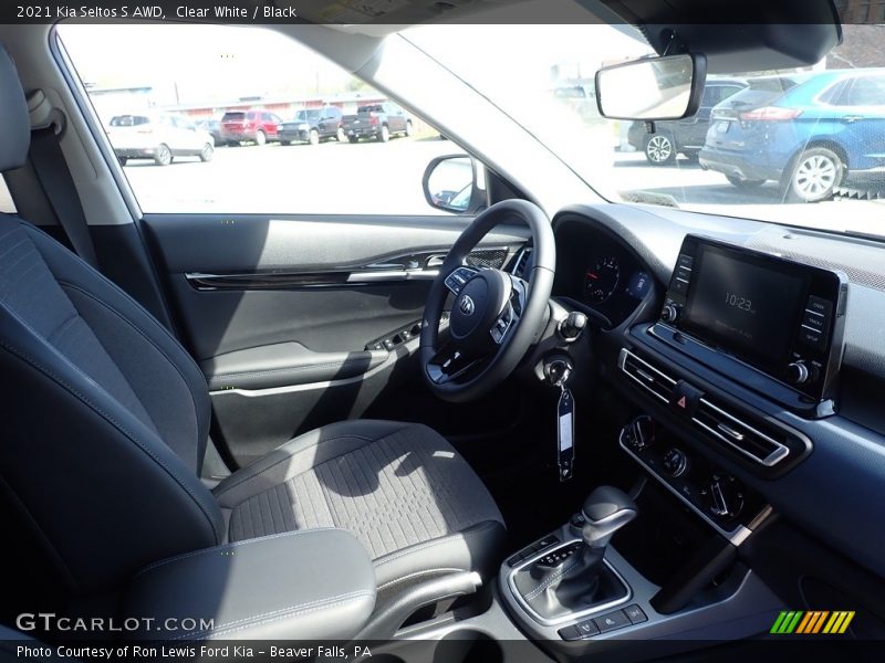 Clear White / Black 2021 Kia Seltos S AWD