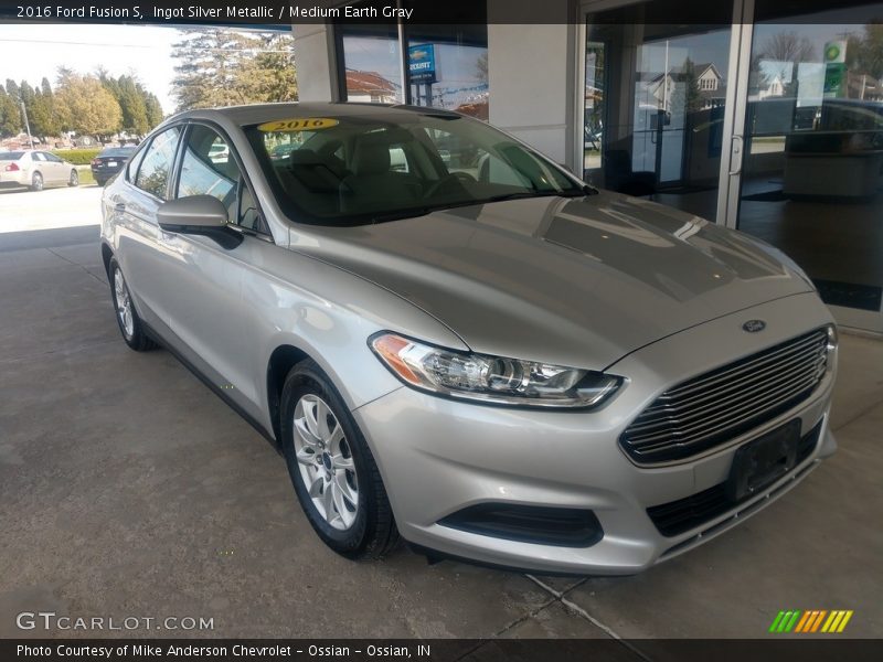 Ingot Silver Metallic / Medium Earth Gray 2016 Ford Fusion S