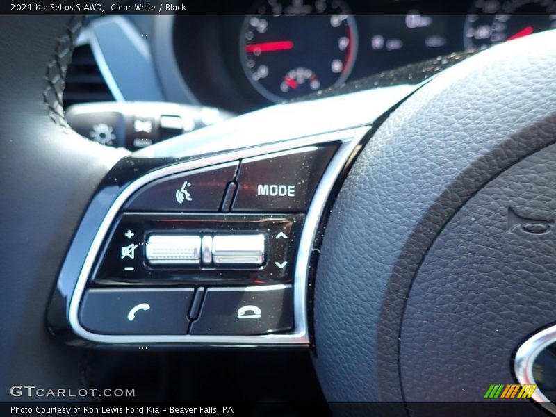 Clear White / Black 2021 Kia Seltos S AWD