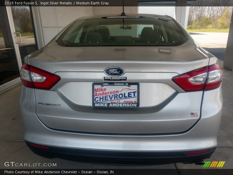 Ingot Silver Metallic / Medium Earth Gray 2016 Ford Fusion S