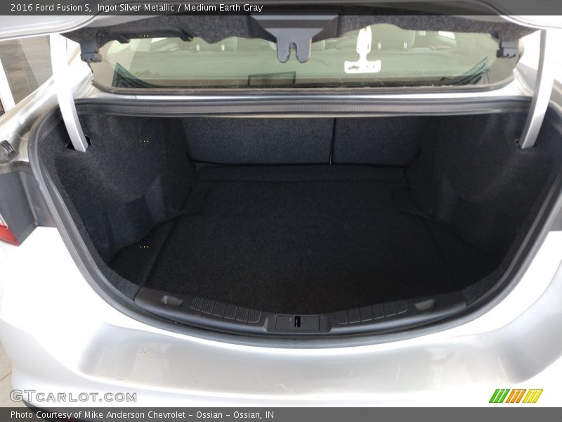 Ingot Silver Metallic / Medium Earth Gray 2016 Ford Fusion S