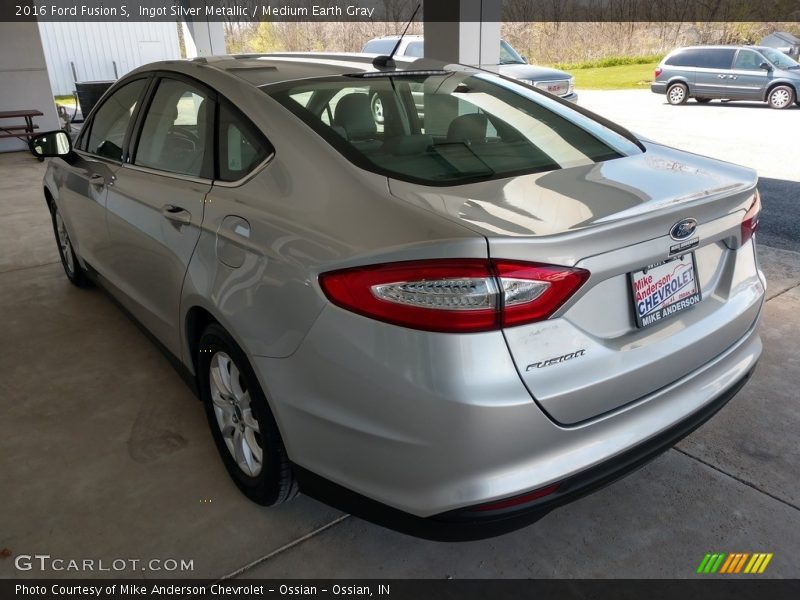 Ingot Silver Metallic / Medium Earth Gray 2016 Ford Fusion S