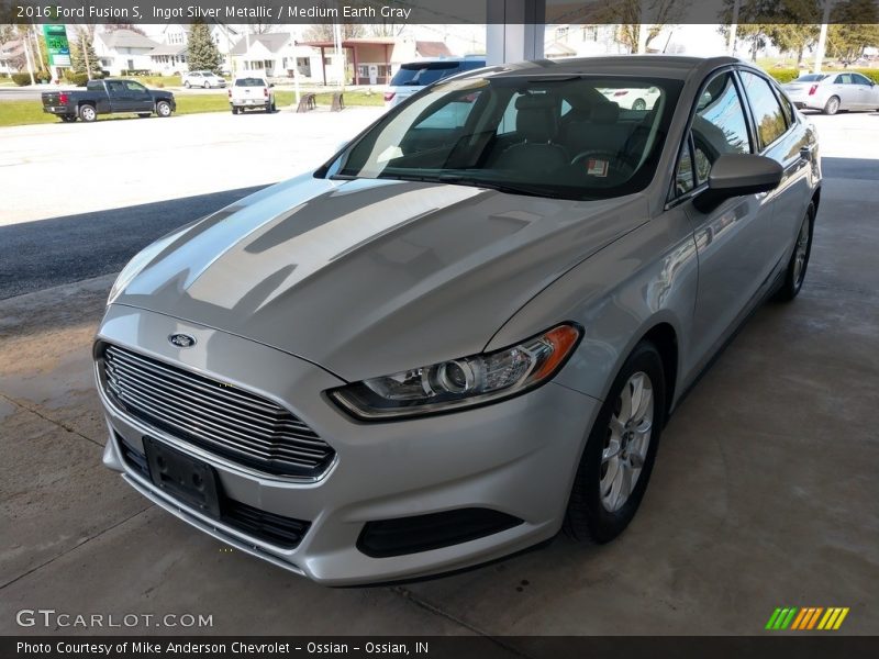 Ingot Silver Metallic / Medium Earth Gray 2016 Ford Fusion S