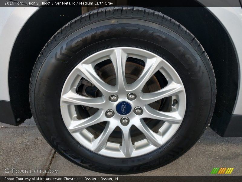 Ingot Silver Metallic / Medium Earth Gray 2016 Ford Fusion S