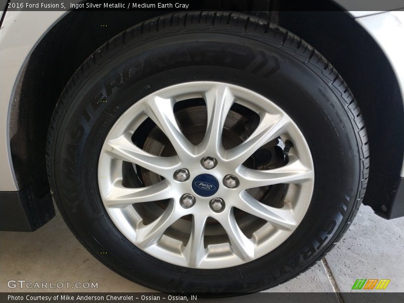 Ingot Silver Metallic / Medium Earth Gray 2016 Ford Fusion S