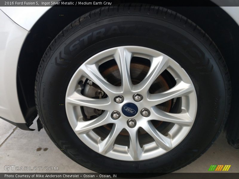 Ingot Silver Metallic / Medium Earth Gray 2016 Ford Fusion S