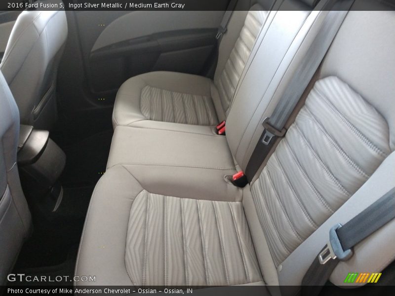 Ingot Silver Metallic / Medium Earth Gray 2016 Ford Fusion S
