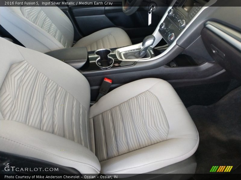 Ingot Silver Metallic / Medium Earth Gray 2016 Ford Fusion S