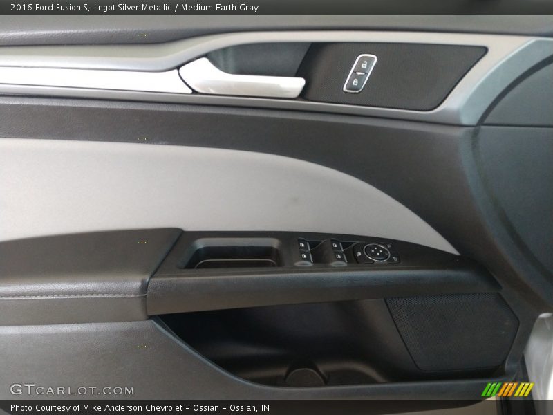 Ingot Silver Metallic / Medium Earth Gray 2016 Ford Fusion S